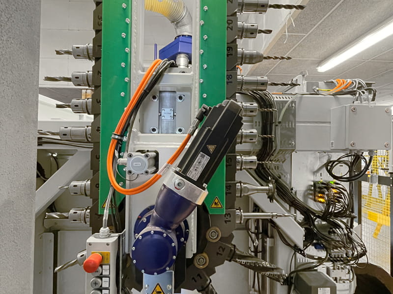 fp5-mitfahrendes-kettenmagazin-min